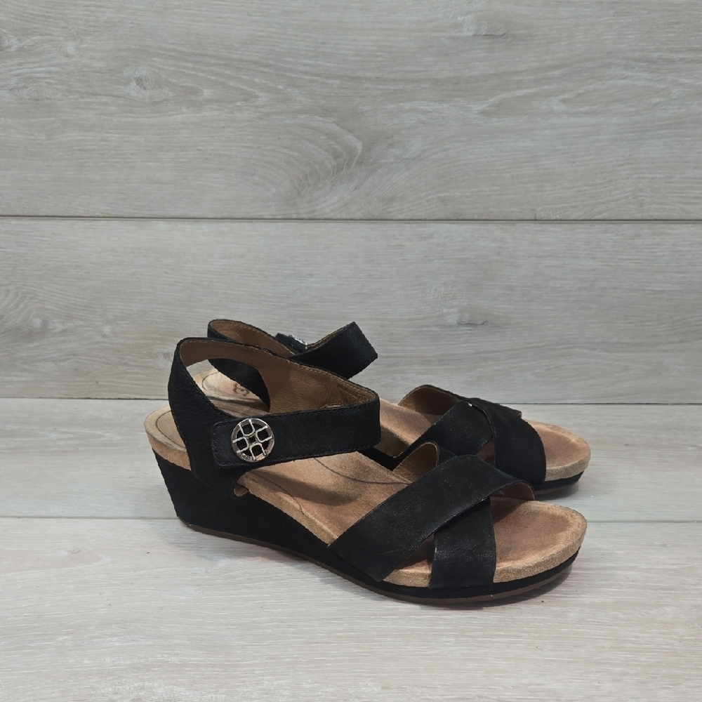 Ugg Australia Women's Black Wedge Leather Sandals Shoes Sz 6.5
